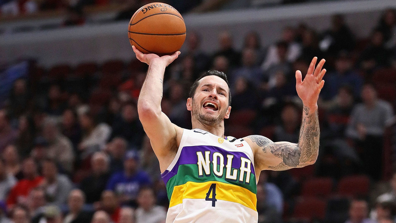 CHICAGO, ILLINOIS - FEBRUARY 06: JJ Redick #4 of the New Orleans Pelicans shoots against the Chicago Bulls at the United Center on February 06, 2020 in Chicago, Illinois.