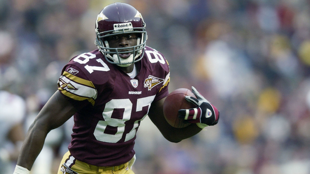LANDOVER, MD - DECEMBER 8: Wide receiver Rod Gardner #87 of the Washington Redskins carries the ball against the New York Giants during the NFL game at FedEx Field on December 8, 2002 in Landover, Maryland. The Giants won 27-21.