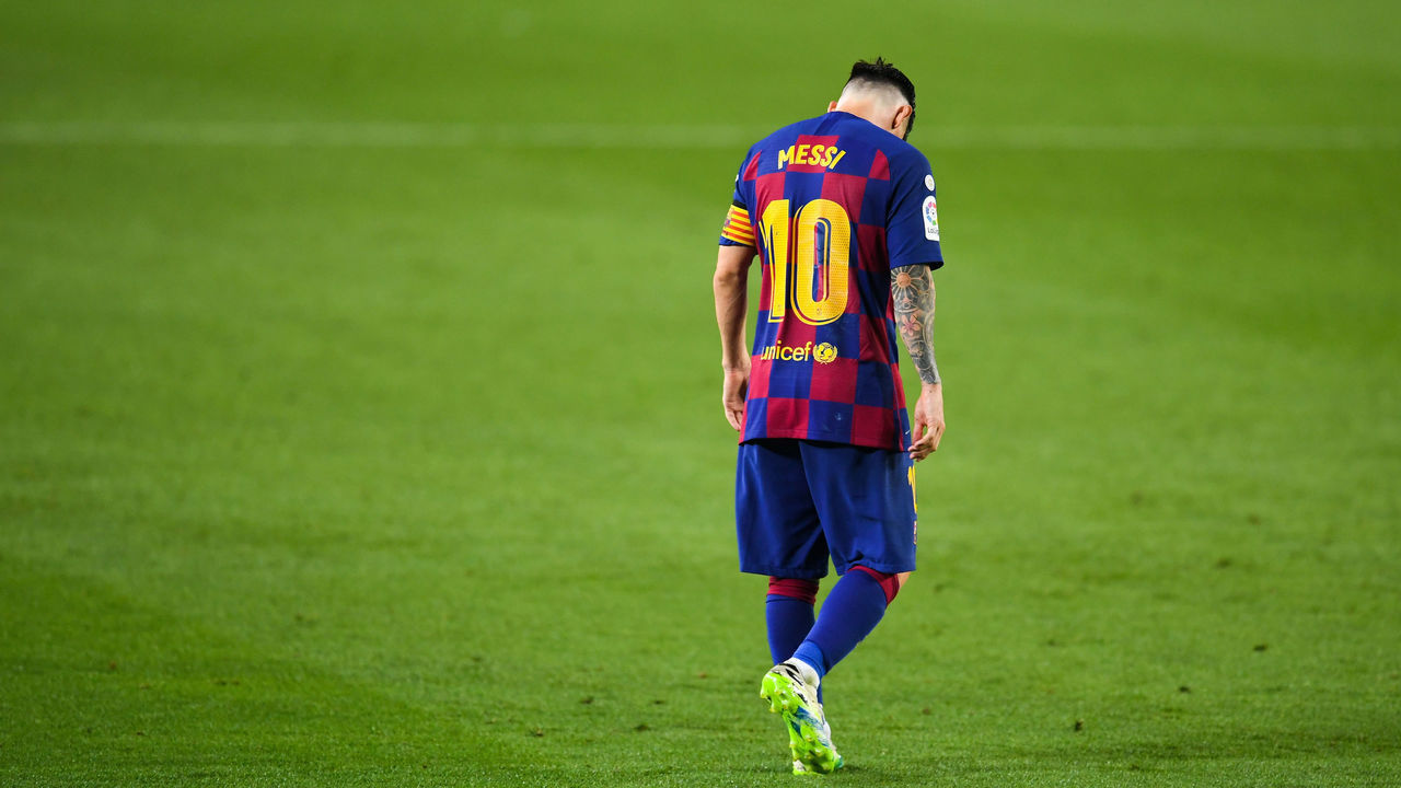 BARCELONA, SPAIN - JUNE 30: Lionel Messi of FC Barcelona shows his dejection during the Liga match between FC Barcelona and Club Atletico de Madrid at Camp Nou on June 30, 2020 in Barcelona, Spain.