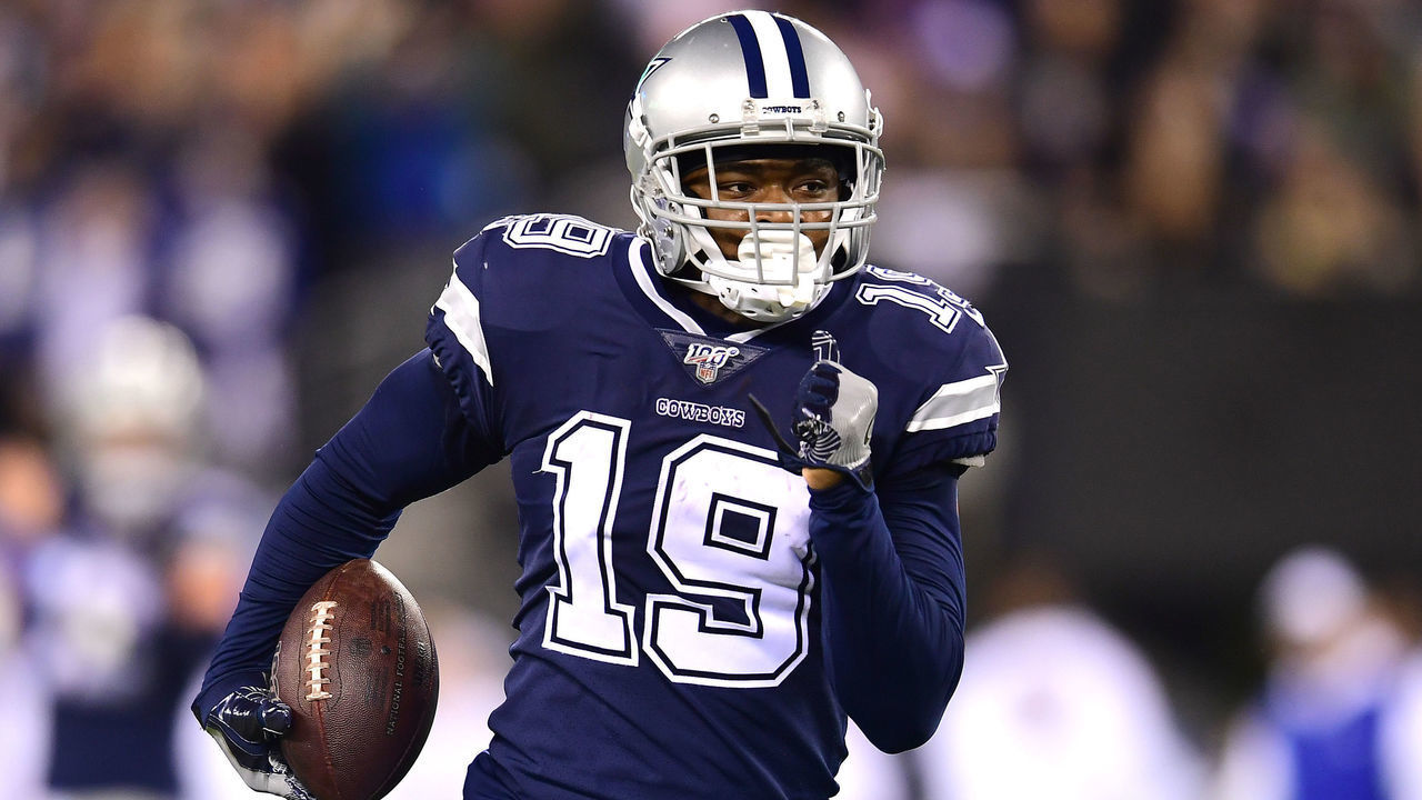 EAST RUTHERFORD, NEW JERSEY - NOVEMBER 04: Amari Cooper #19 of the Dallas Cowboys runs the ball for a touchdown in the fourth quarter of their game against the New York Giants at MetLife Stadium on November 04, 2019 in East Rutherford, New Jersey.