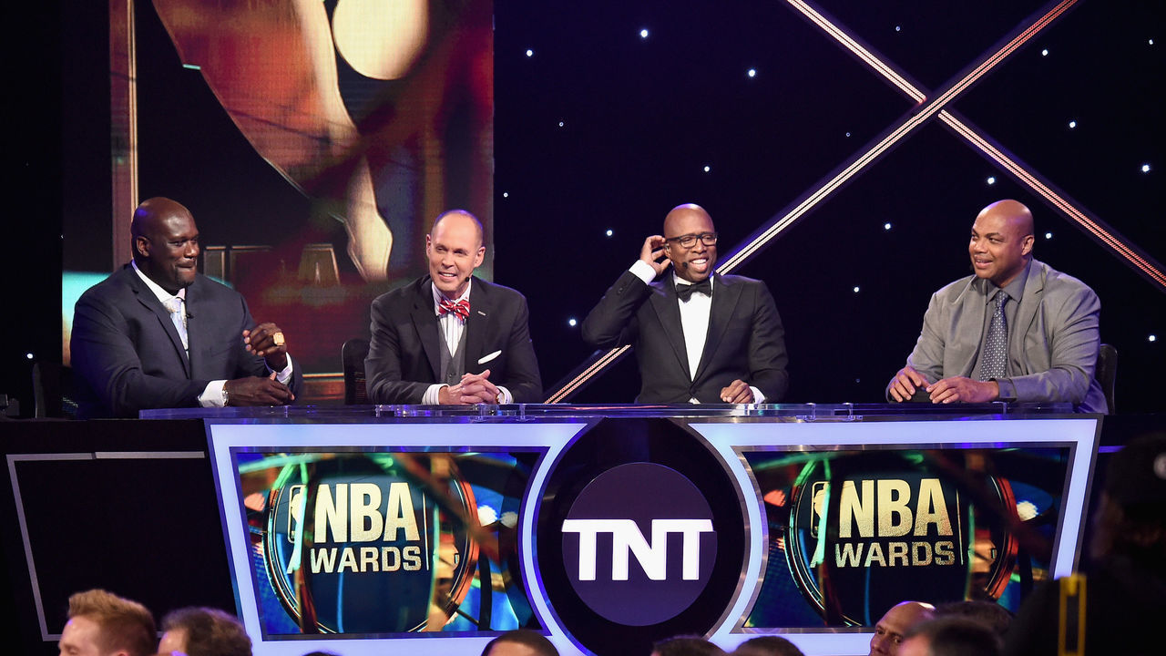 NEW YORK, NY - JUNE 26: (L-R) Shaquille O'Neal, Ernie Johnson, Kenny Smith, and Charles Barkley speak on stage during the 2017 NBA Awards Live On TNT on June 26, 2017 in New York City. 27111_001