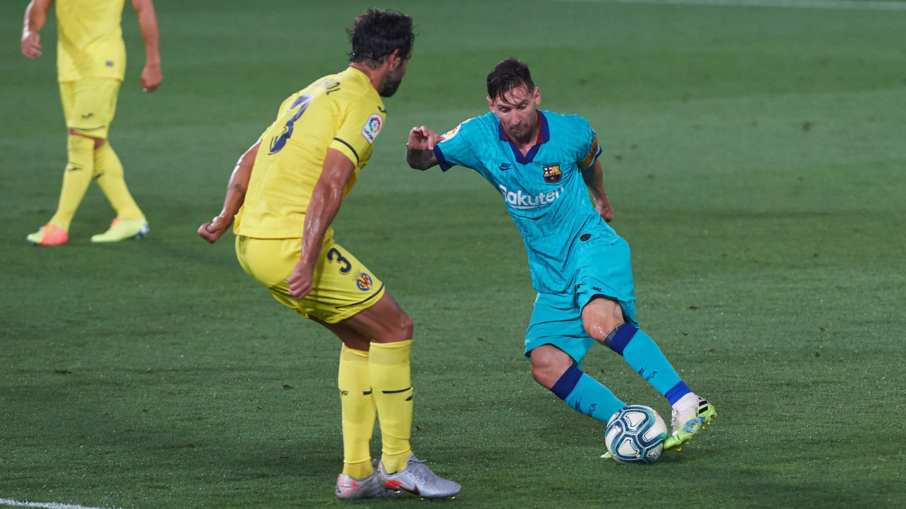 Raul Albiol of Villarreal and Leo Messi of FC Barcelona during the la La Liga Santander mach between Villarreal and FC Barcelona at La Ceramica Stadium, on July 5, 2020 in Vila-real, Spain