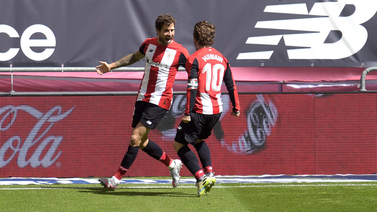BILBAO, SPAIN - JUNE 20: Inigo Martinez of Athletic Bilbao celebrates with Iker Muniain after scoring his team's first goal during the Liga match between Athletic Club and Real Betis Balompie at San Mames Stadium on June 20, 2020 in Bilbao, Spain. Football Stadiums around Europe remain empty due to the Coronavirus Pandemic as Government social distancing laws prohibit fans inside venues resulting in all fixtures being played behind closed doors.