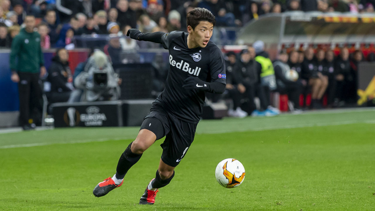 SALZBURG, AUSTRIA - FEBRUARY 28: (BILD ZEITUNG OUT) Hee-chan Hwang of Red Bull Salzburg during the UEFA Europa League round of 32 second leg match between RB Salzburg and Eintracht Frankfurt at Red Bull Arena on February 28, 2020 in Salzburg, Austria.