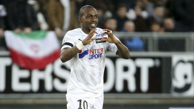 AMIENS, FRANCE - FEBRUARY 15: Gael Kakuta of Amiens celebrates his goal during the Ligue 1 match between Amiens SC and Paris Saint-Germain (PSG) at Stade de la Licorne on February 15, 2020 in Amiens, France.