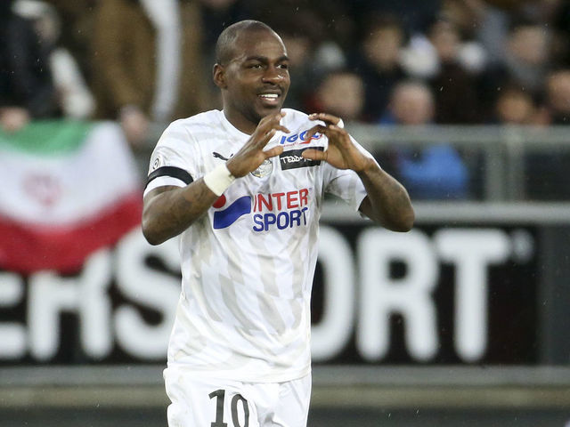 AMIENS, FRANCE - FEBRUARY 15: Gael Kakuta of Amiens celebrates his goal during the Ligue 1 match between Amiens SC and Paris Saint-Germain (PSG) at Stade de la Licorne on February 15, 2020 in Amiens, France.