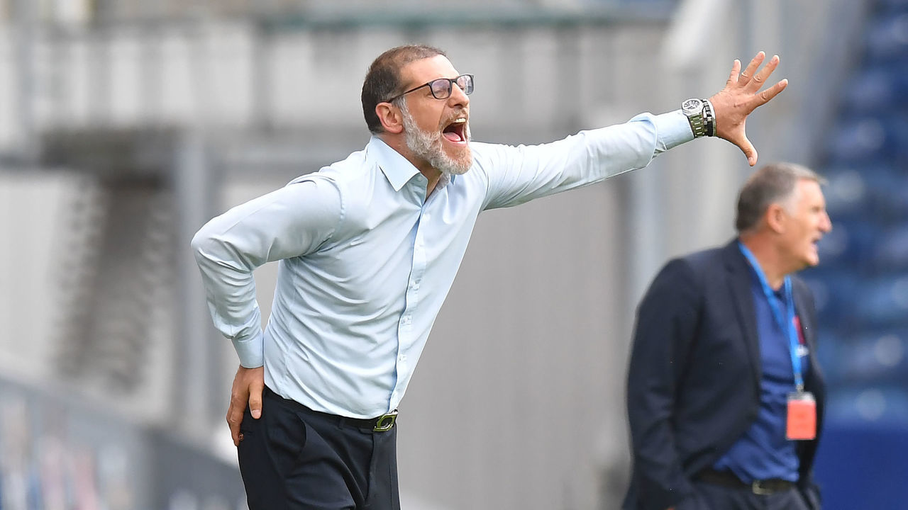 BLACKBURN, ENGLAND - JULY 11: West Bromwich Albion's Manager Slaven Bilic Shouts to his team during the Sky Bet Championship match between Blackburn Rovers and West Bromwich Albion at Ewood Park on July 11, 2020 in Blackburn, England.