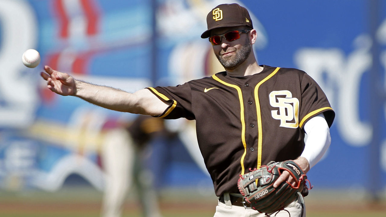 PEORIA, ARIZONA - MARCH 05: Brian Dozier #25 of the San Diego Padres throws during a Cactus League spring training baseball game against the Seattle Mariners at Peoria Stadium on March 05, 2020 in Peoria, Arizona.
