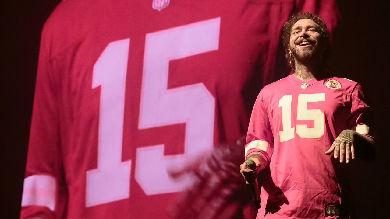 KANSAS CITY, MO - FEBRUARY 05: Singer Post Malone performs at Sprint Center on February 5, 2020 in Kansas City, Missouri.