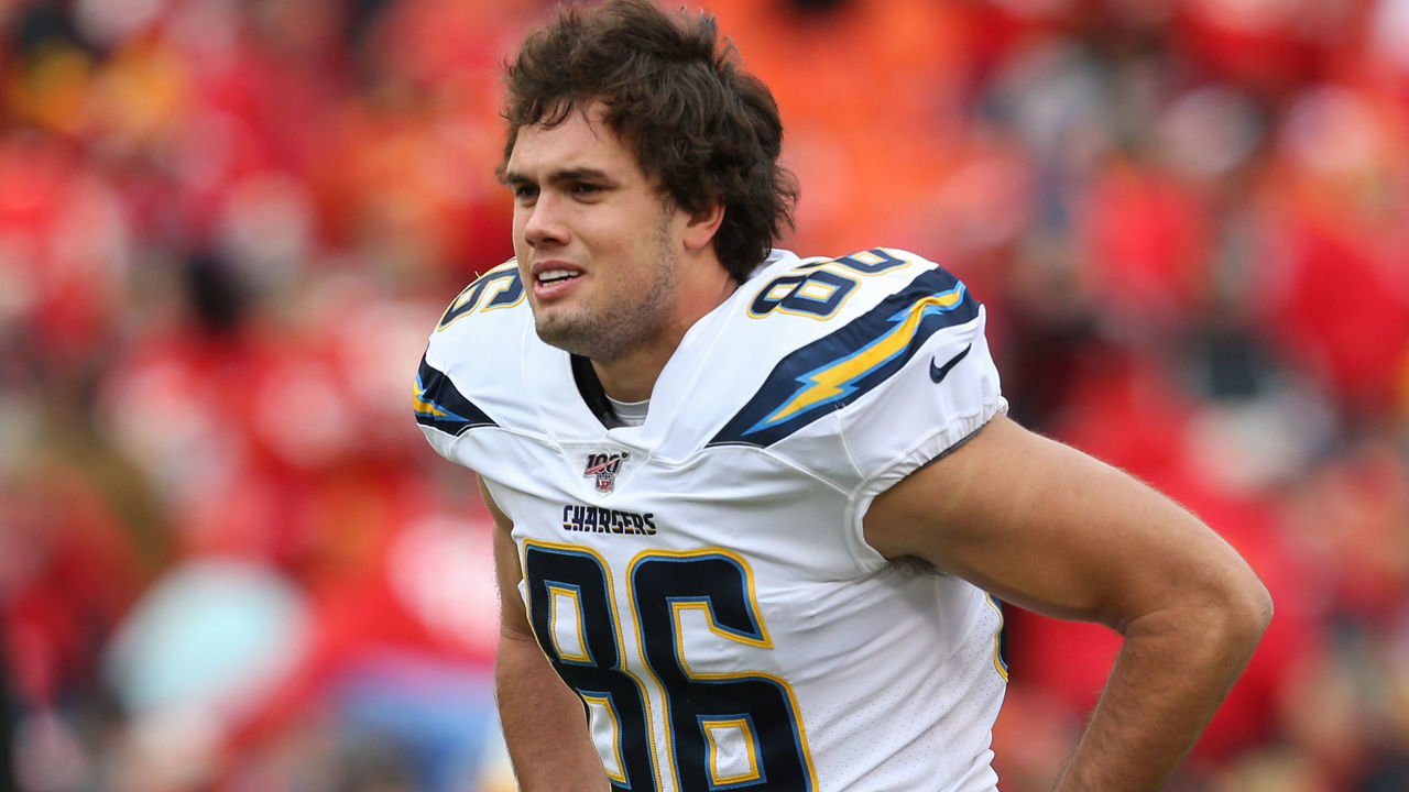 KANSAS CITY, MO - DECEMBER 29: Los Angeles Chargers tight end Hunter Henry (86) before an AFC West game between the Los Angeles Chargers and Kansas City Chiefs on December 29, 2019 at Arrowhead Stadium in Kansas City, MO.