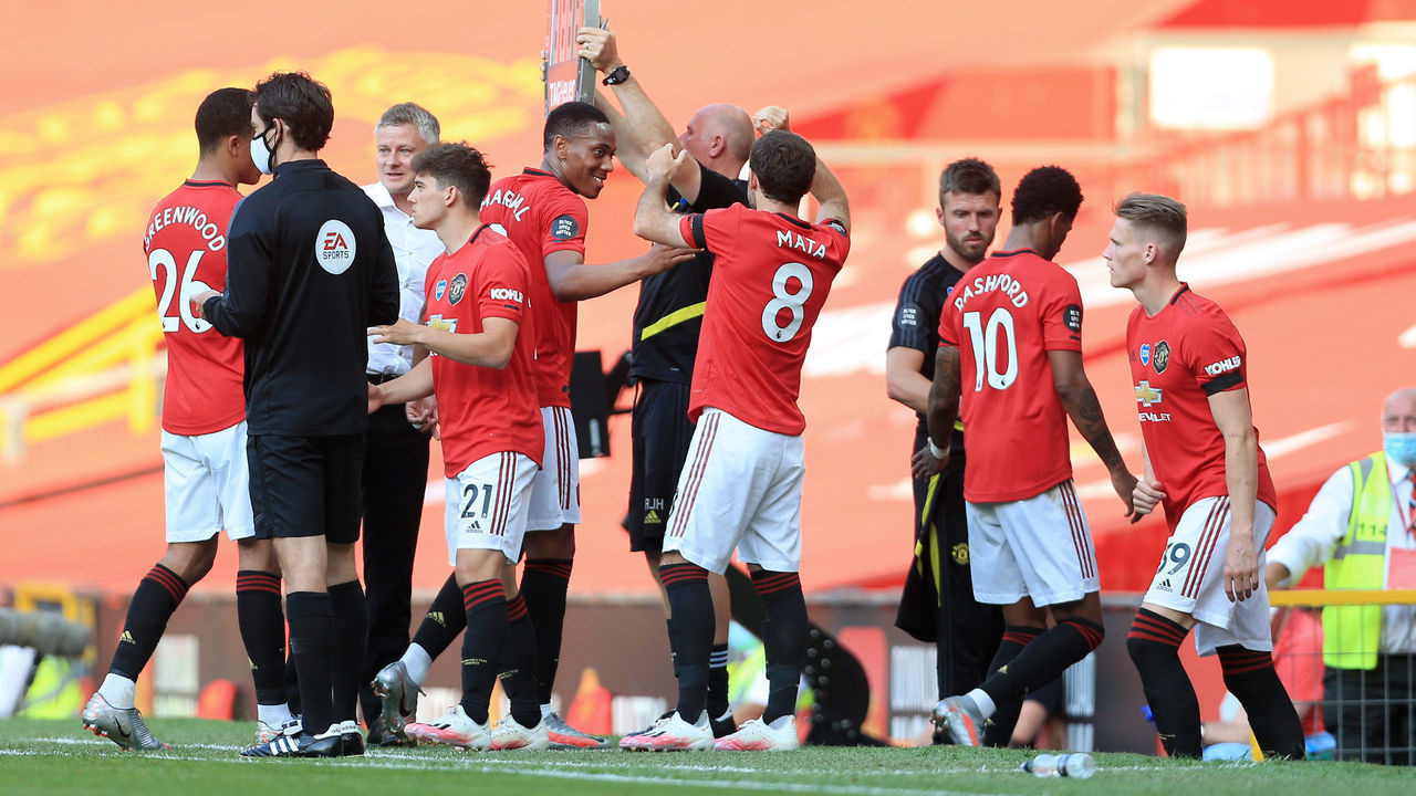 MANCHESTER, ENGLAND - JUNE 24: Man Utd players come and go as the manager makes five substitutions at once during the Premier League match between Manchester United and Sheffield United at Old Trafford on June 24, 2020 in Manchester, United Kingdom.