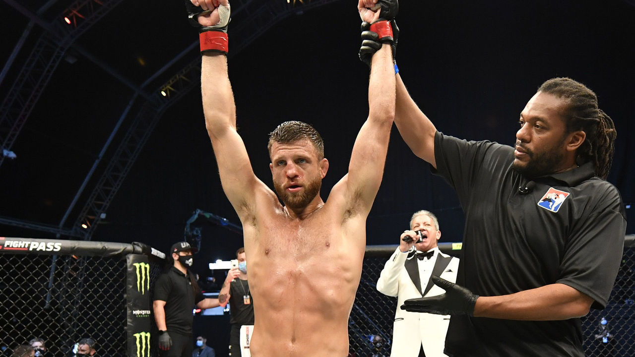 ABU DHABI, UNITED ARAB EMIRATES - JULY 16: Calvin Kattar celebrates after his decision victory over Dan Ige in their featherweight fight during the UFC Fight Night event inside Flash Forum on UFC Fight Island on July 16, 2020 in Yas Island, Abu Dhabi, United Arab Emirates.