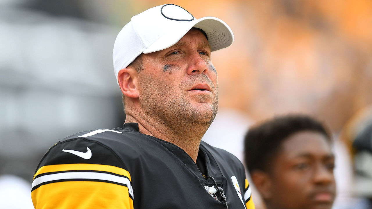 PITTSBURGH, PA - SEPTEMBER 15: Ben Roethlisberger #7 of the Pittsburgh Steelers looks on during the game against the Seattle Seahawks at Heinz Field on September 15, 2019 in Pittsburgh, Pennsylvania.