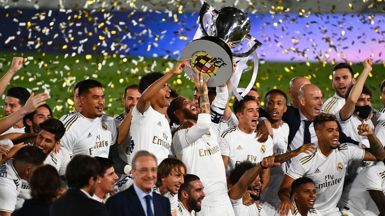 Real Madrid's players celebrate winning the Liga title after the Spanish League football match between Real Madrid CF and Villarreal CF at the Alfredo di Stefano stadium in Valdebebas, on the outskirts of Madrid, on July 16, 2020.