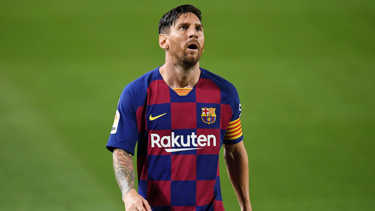 BARCELONA, SPAIN - JULY 16: Lionel Messi of FC Barcelona shows his disappointment during the Liga match between FC Barcelona and CA Osasuna at Camp Nou on July 16, 2020 in Barcelona, Spain.