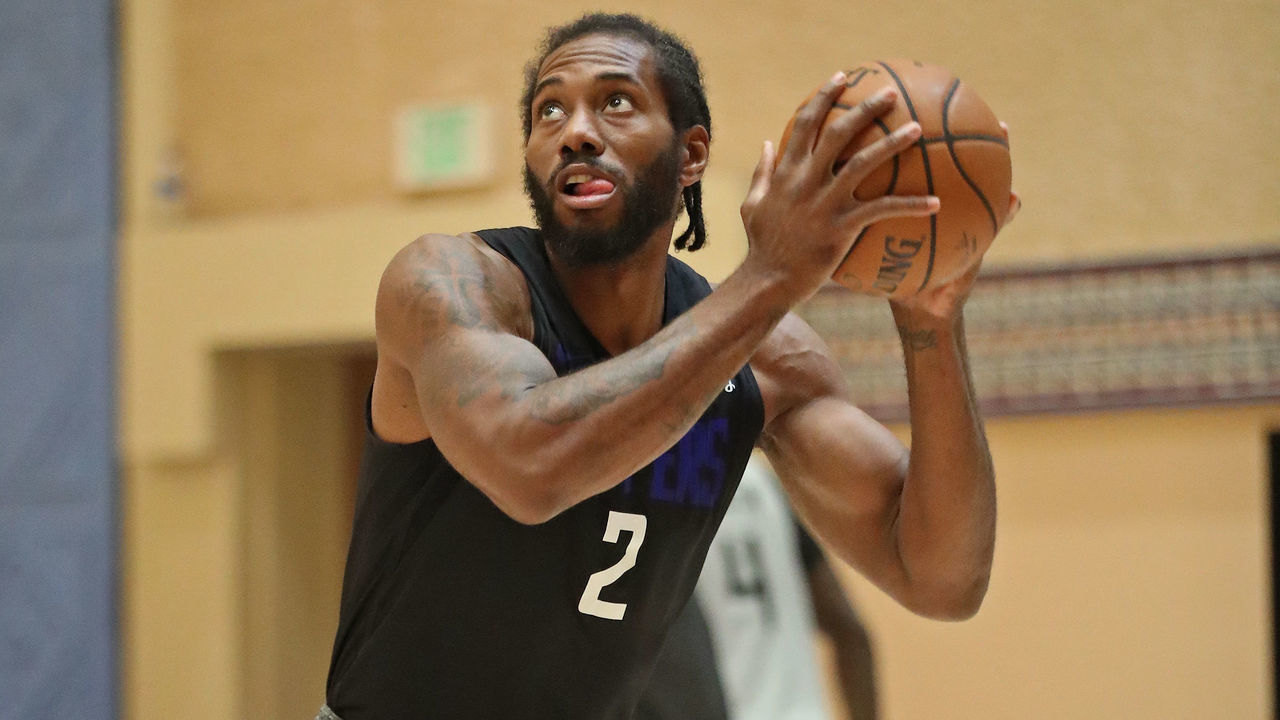 ORLANDO, FL - JULY 15: Kawhi Leonard #2 of the LA Clippers shoots the ball during practice as part of the NBA Restart 2020 on July 15, 2020 in Orlando, Florida. NOTE TO USER: User expressly acknowledges and agrees that, by downloading and/or using this photograph, user is consenting to the terms and conditions of the Getty Images License Agreement. Mandatory Copyright Notice: Copyright 2020 NBAE
