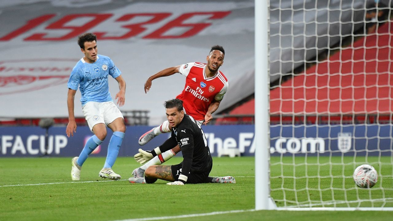 Arsenal's Gabonese striker Pierre-Emerick Aubameyang (C) scores their second goal during the English FA Cup semi-final football match between Arsenal and Manchester City at Wembley Stadium in London, on July 18, 2020.