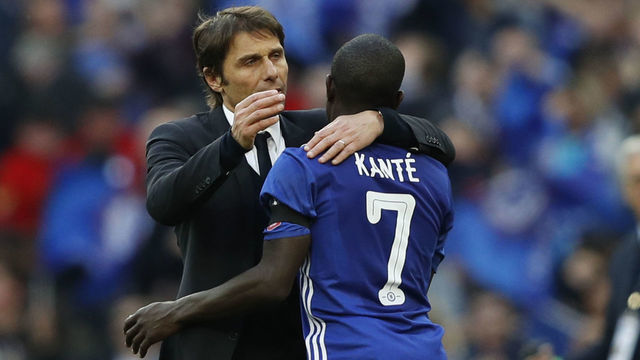 Chelsea's Italian head coach Antonio Conte (L) celebrates victory with Chelsea's French midfielder N'Golo Kante after the FA Cup semi-final football match between Tottenham Hotspur and Chelsea at Wembley stadium in London on April 22, 2017. / AFP PHOTO / Adrian DENNIS / NOT FOR MARKETING OR ADVERTISING USE / RESTRICTED TO EDITORIAL USE