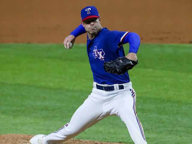 Corey Kluber exits Rangers debut with shoulder tightness