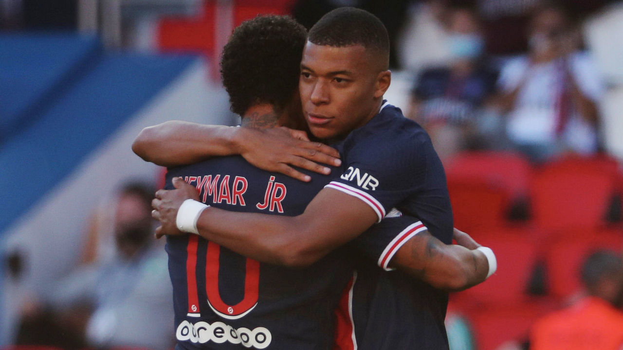 PARIS, FRANCE-JULY 21: Neymar Jr of Paris Saint-Germain celebrates his goal with team-mate Kylian Mbappe during the Friendly match between Paris Saint Germain and Celtic Glasgow at Parc des Princes on July 21, 2020 in Paris, France.