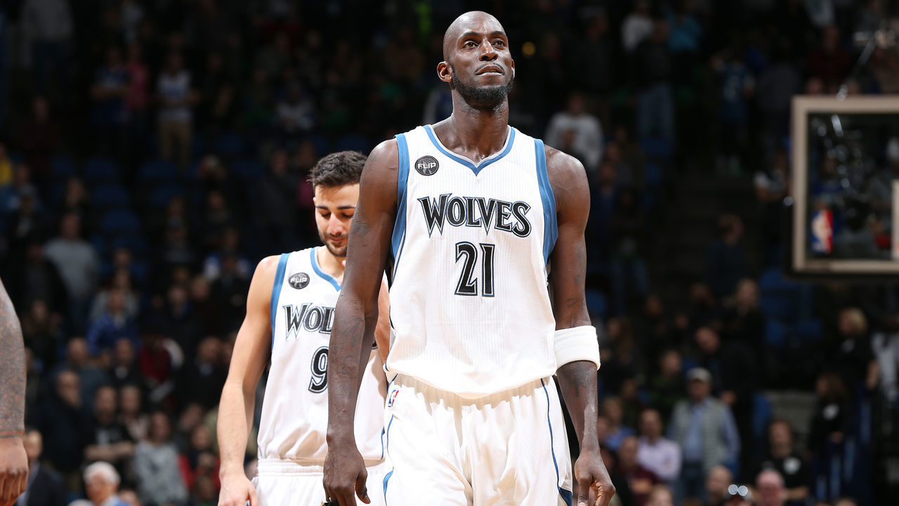 MINNEAPOLIS, MN - DECEMBER 18: Kevin Garnett #21 of the Minnesota Timberwolves looks on during the game against the Sacramento Kings on December 18, 2015 at Target Center in Minneapolis, Minnesota. Mandatory Copyright Notice: Copyright 2015 NBAE