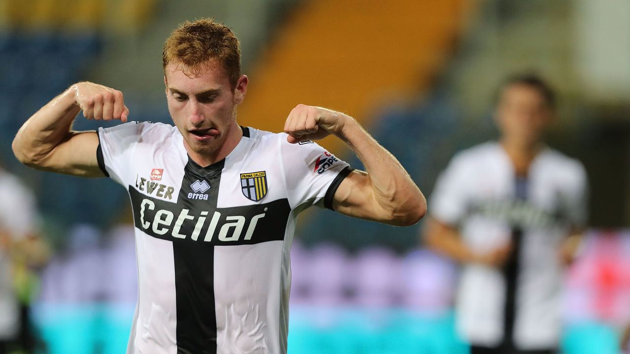 Parma Win Battle Of Penalties With Napoli To End Slump Thescore Com