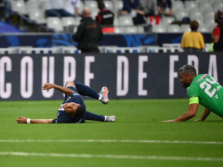 Watch Mbappe Off Injured As Horrific Tackle Sparks Melee In Cup Final Thescore Com