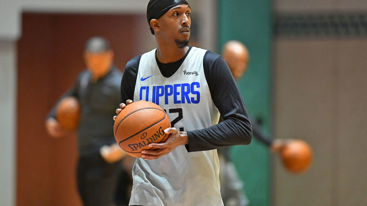 ORLANDO, FL - JULY 21: Lou Williams #23 of the LA Clippers looks on during practice as part of the NBA Restart 2020 on July 21, 2020 in Orlando, Florida. NOTE TO USER: User expressly acknowledges and agrees that, by downloading and/or using this photograph, user is consenting to the terms and conditions of the Getty Images License Agreement. Mandatory Copyright Notice: Copyright 2020 NBAE