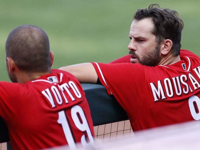 Reds Place Moustakas On Il For Undisclosed Reason Thescore Com