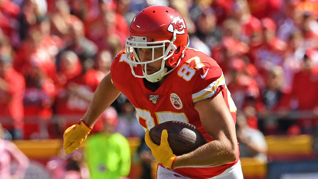 KANSAS CITY, MO - OCTOBER 13: Tight end Travis Kelce #87 of the Kansas City Chiefs rushes up field after catching a pass against the Houston Texans during the second quarter at Arrowhead Stadium on October 13, 2019 in Kansas City, Missouri.