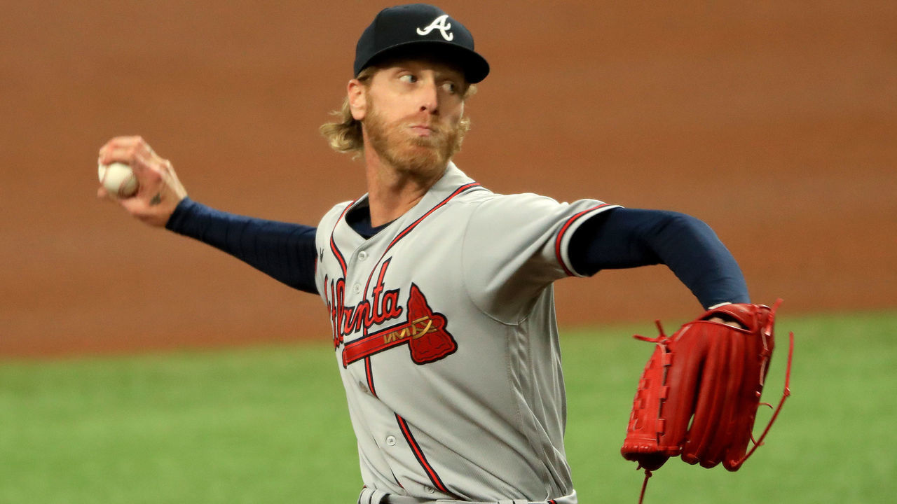 ST PETERSBURG, FLORIDA - JULY 27: Mike Foltynewicz #26 of the Atlanta Braves pitches during a game against the Tampa Bay Rays at Tropicana Field on July 27, 2020 in St Petersburg, Florida.