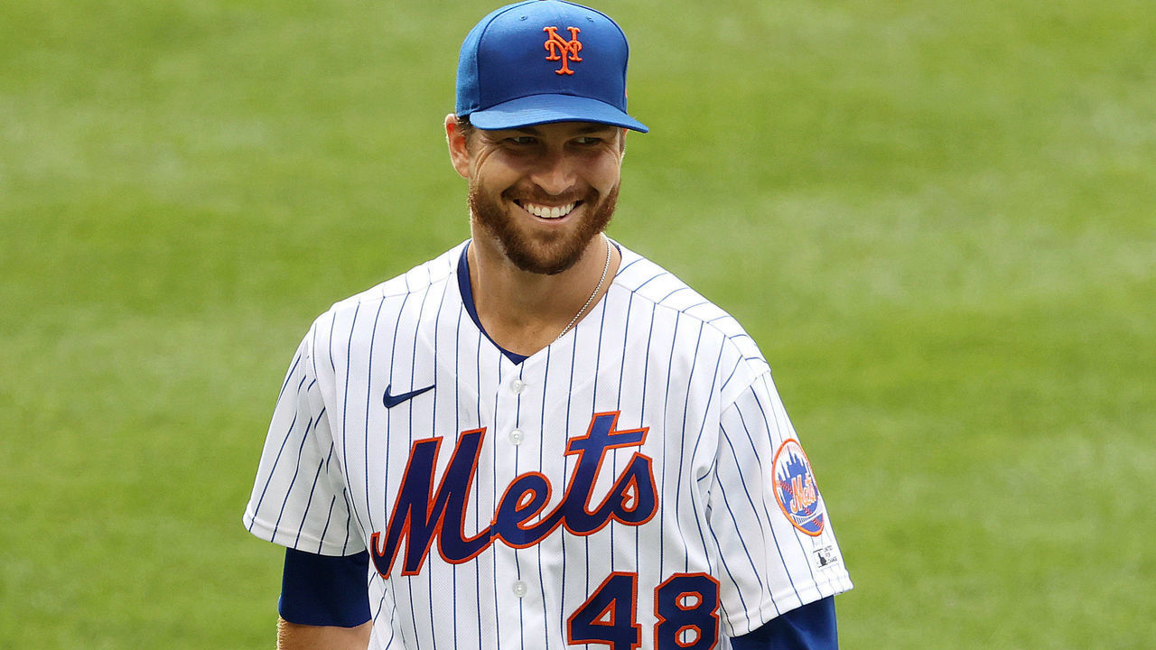 NEW YORK, NEW YORK - JULY 24: Jacob deGrom #48 of the New York Mets smiles as he leaves the game after the fifth inning against the Atlanta Braves during Opening Day at Citi Field on July 24, 2020 in New York City. The 2020 season had been postponed since March due to the COVID-19 pandemic.