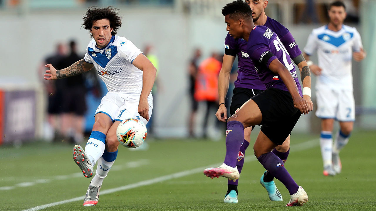FLORENCE, ITALY - JUNE 22: Sandro Tonali of Brescia Calcio in action during the Serie A match between ACF Fiorentina and Brescia Calcio at Stadio Artemio Franchi on June 22, 2020 in Florence, Italy.