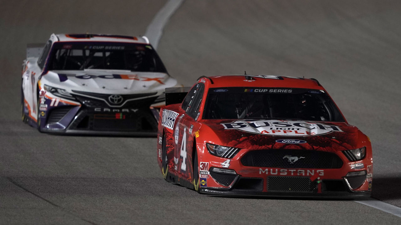 KANSAS CITY, KANSAS - JULY 23: Kevin Harvick, driver of the #4 Busch Light Apple Ford, races Denny Hamlin, driver of the #11 FedEx Office Toyota, during the NASCAR Cup Series Super Start Batteries 400 Presented by O'Reilly Auto Parts at Kansas Speedway on July 23, 2020 in Kansas City, Kansas.