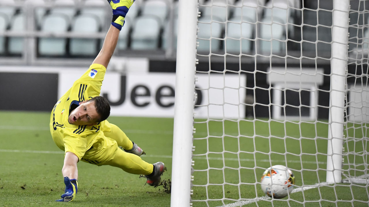 TURIN, ITALY - AUGUST 01: Wojciech Szczsny of Juventus FC does not save a penalty kick of Diego Perotti of AS Roma during the Serie A match between Juventus and AS Roma at Allianz Stadium on August 1, 2020 in Turin, Italy.