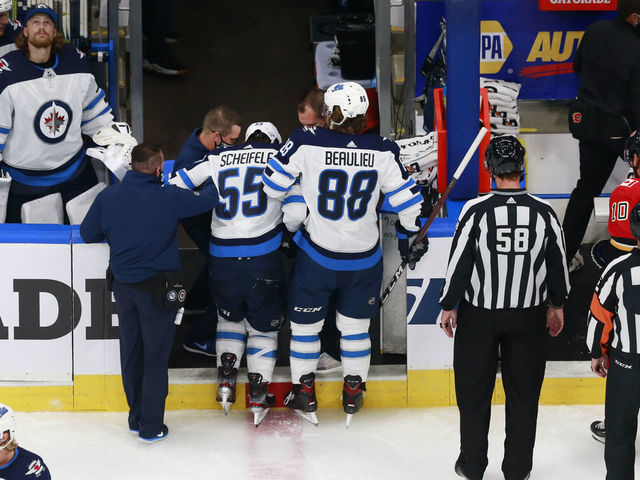 Scheifele Helped Off With Injury In Game 1 Thescore Com Scheifele Helped Off With Injury In Game 1 Thescore Com
