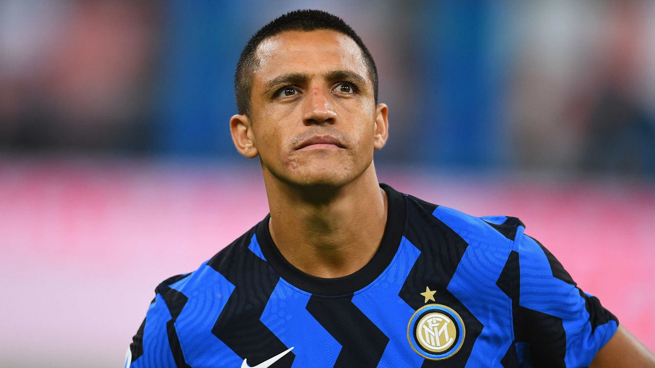 MILAN, ITALY - JULY 28: Alexis Sanchez of FC Internazionale in action during the Serie A match between FC Internazionale and SSC Napoli at Stadio Giuseppe Meazza on July 28, 2020 in Milan, Italy.
