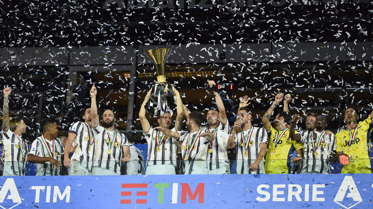 TURIN, ITALY - AUGUST 01: General view of Juventus FC players holding the trophy after winning the Serie A Championship 2019-2020 on ceremony during the Serie A match between Juventus and AS Roma at Allianz Stadium on August 01, 2020 in Turin, Italy.