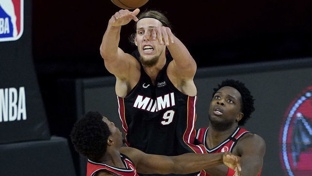 LAKE BUENA VISTA, FLORIDA - AUGUST 03: Kelly Olynyk #9 of the Miami Heat passes over OG Anunoby #3 and Kyle Lowry #7 of the Toronto Raptors during a game at HP Field House at ESPN Wide World Of Sports Complex on August 3, 2020 in Lake Buena Vista, Florida.