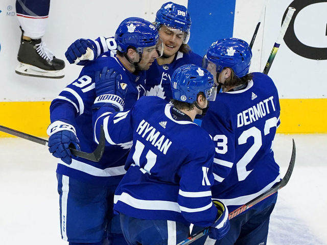 TORONTO, ONTARIO - AUGUST 04: John Tavares #91 of the Toronto Maple Leafs is congratulated by his teammates after scoring a goal against the Columbus Blue Jackets during the third period in Game Two of the Eastern Conference Qualification Round prior to the 2020 NHL Stanley Cup Playoff at Scotiabank Arena on August 04, 2020 in Toronto, Ontario, Canada.