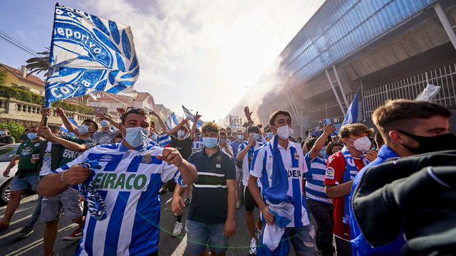 LA CORUNA, SPAIN - JULY 20: Deportivo's supporters wait to greet the team bus outside the Abanca Riazor stadium ahead of the La Liga Smartbank match between RC Deportivo and CF Fuenlabrada at Estadio Abanca Riazor on July 20, 2020 in La Coruna, Spain. Football Stadiums around Europe remain empty due to the Coronavirus Pandemic as Government social distancing laws prohibit fans inside venues resulting in all fixtures being played behind closed doors.