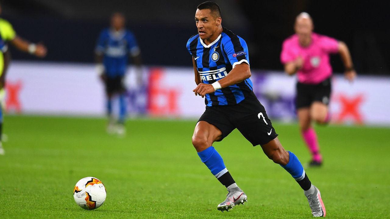 GELSENKIRCHEN, GERMANY - AUGUST 05: Alexis Sanchez of FC Internazionale in action during the UEFA Europa League round of 16 single-leg match between FC Internazionale and Getafe CF at Arena AufSchalke on August 5, 2020 in Gelsenkirchen, Germany.