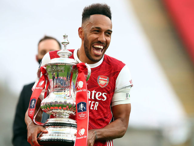 LONDON, ENGLAND - AUGUST 01: Pierre-Emerick Aubameyang of Arsenal celebrates with the trophy during the FA Cup Final match between Arsenal and Chelsea at Wembley Stadium on August 1, 2020 in London, England. Football Stadiums around Europe remain empty due to the Coronavirus Pandemic as Government social distancing laws prohibit fans inside venues resulting in all fixtures being played behind closed doors.