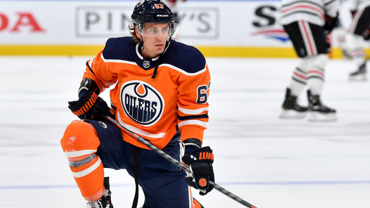 EDMONTON, ALBERTA - AUGUST 01: Tyler Ennis #63 of the Edmonton Oilers attends warm ups before playing against the Chicago Blackhawks in Game One of the Western Conference Qualification Round at Rogers Place on August 01, 2020 in Edmonton, Alberta.