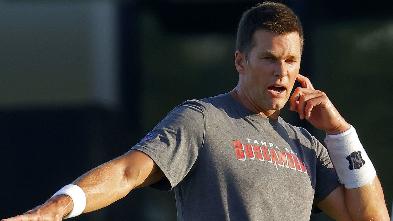 TAMPA, FLORIDA - AUGUST 04: Tom Brady #12 of the Tampa Bay Buccaneers works out during a practice at AdventHealth Training Center on August 04, 2020 in Tampa, Florida.