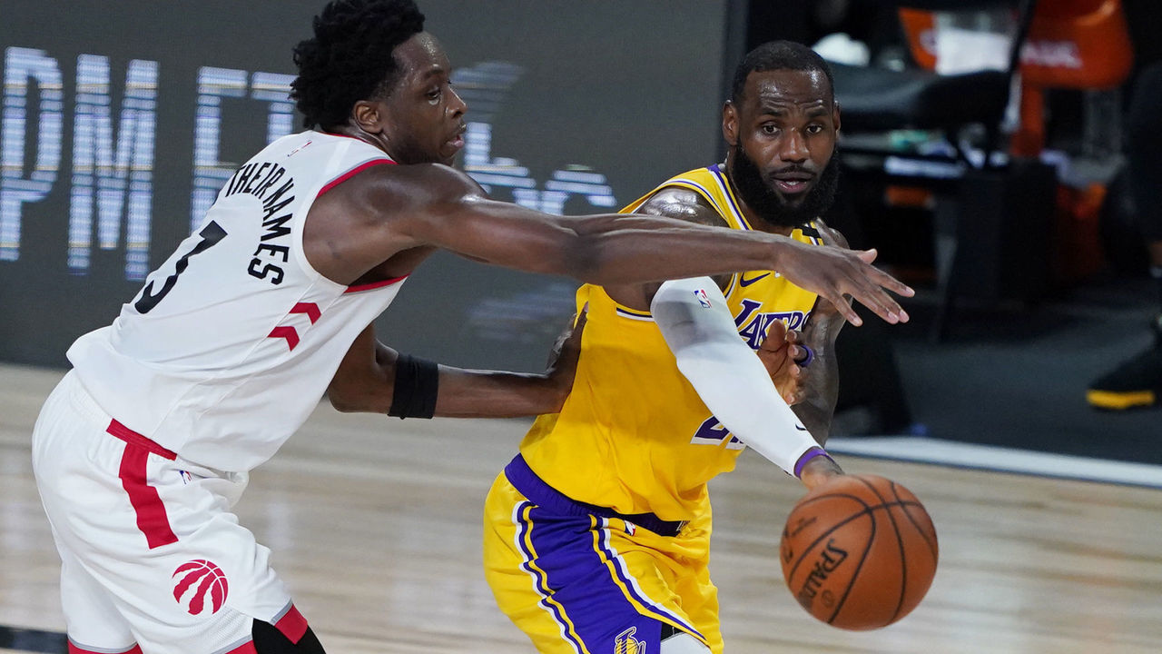 LAKE BUENA VISTA, FLORIDA - AUGUST 01: LeBron James #23 of the Los Angeles Lakers passes the ball against OG Anunoby #3 of the Toronto Raptors during the second half of an NBA basketball game at The Arena in the ESPN Wide World Of Sports Complex on August 1, 2020 in Lake Buena Vista, Florida.