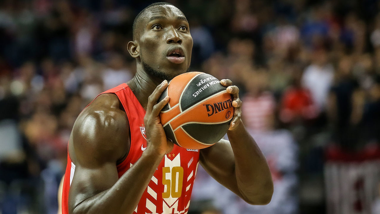19 November 2019, Berlin: Basketball: Euroleague, Alba Berlin - Red Star Belgrade, Main Round, 9th Matchday, Mercedes-Benz Arena. Michael Ojo from Roter Stern Belgrad has the ball ready for a free-throw. Photo: Andreas Gora/dpa