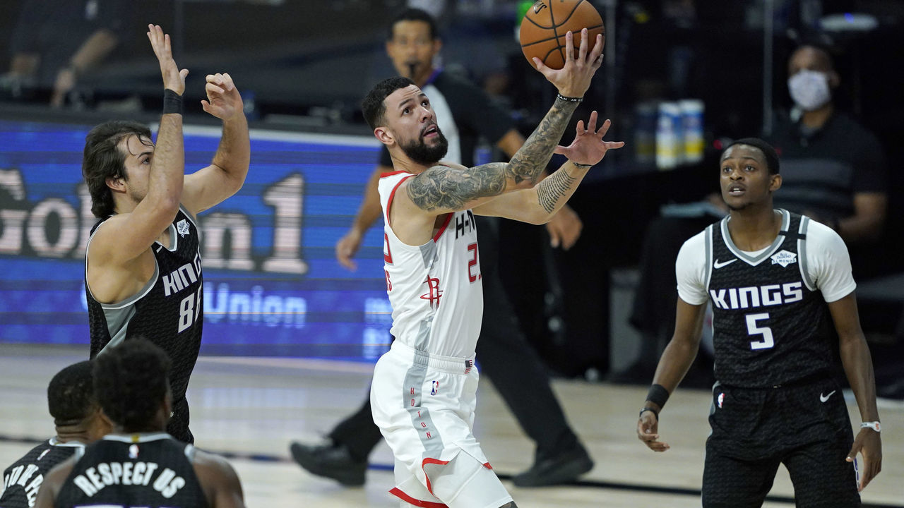 LAKE BUENA VISTA, FLORIDA - AUGUST 09: Austin Rivers #25 of the Houston Rockets puts up a shot against the Sacramento Kings in the first half at HP Field House at ESPN Wide World Of Sports Complex on August 9, 2020 in Lake Buena Vista, Florida.