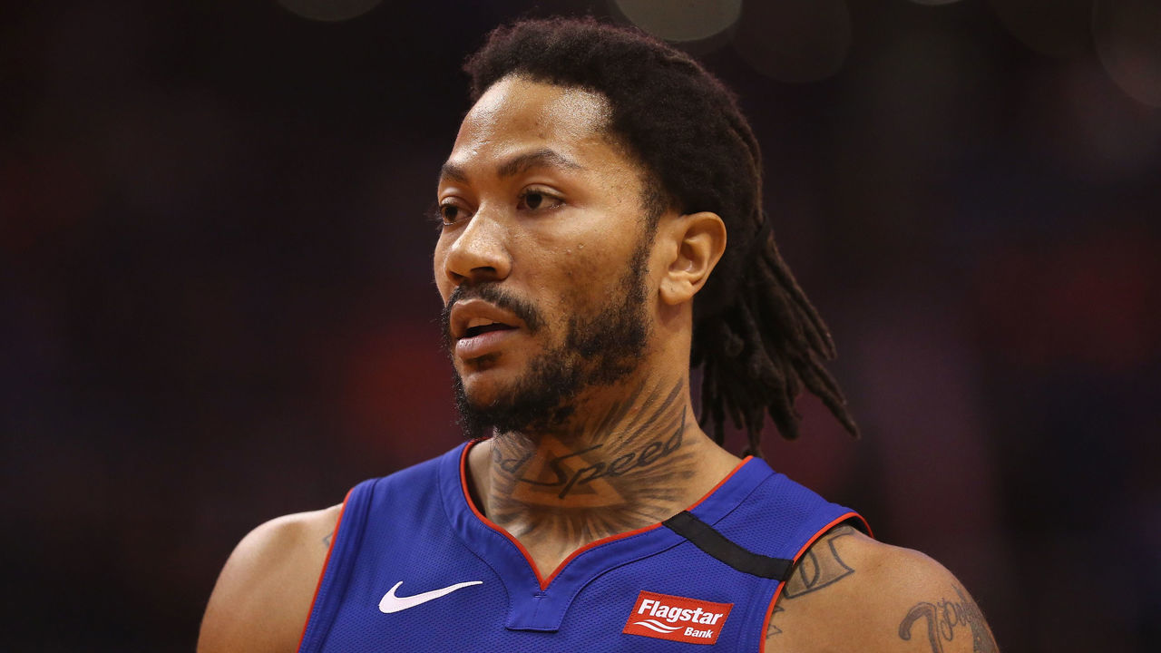 PHOENIX, ARIZONA - FEBRUARY 28: Derrick Rose #25 of the Detroit Pistons in action during the first half of the NBA game against the Phoenix Suns at Talking Stick Resort Arena on February 28, 2020 in Phoenix, Arizona. Mandatory Copyright Notice: Copyright 2020 NBAE.