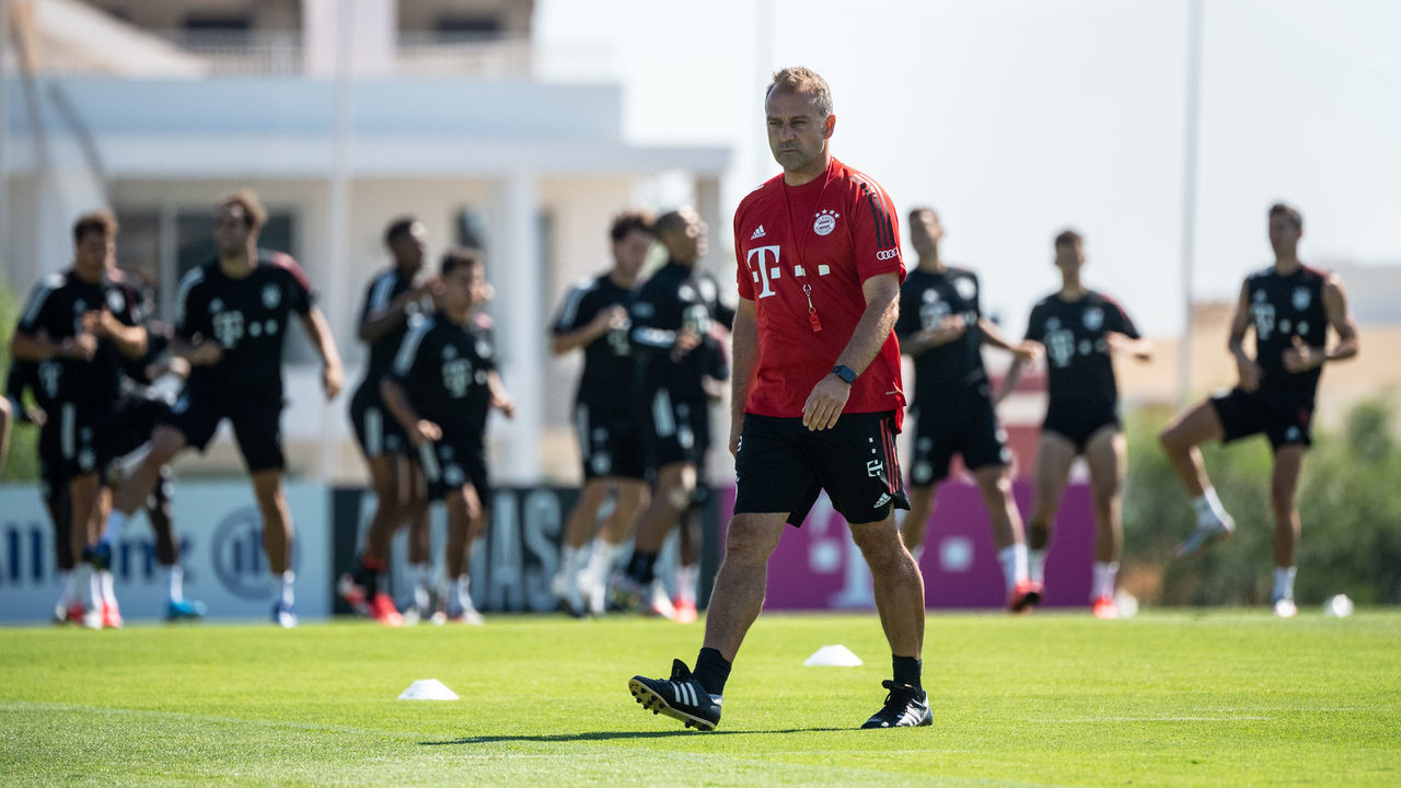 dpatop - 10 August 2020, Portugal, Lagos: Football: Champions League, FC Bayern in training camp in the Algarve before the final tournament in Lisbon. Coach Hansi Flick of FC Bayern Munich walks across a football pitch from the Bayern team hotel during a training session, while the training team can be seen in the background. Photo: Matthias Balk/dpa